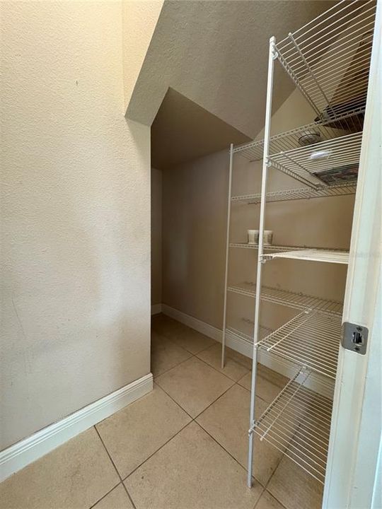 For Rent: $2,650 (3 beds, 2 baths, 1906 Square Feet)