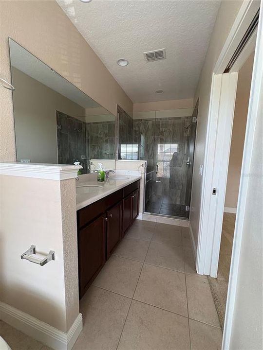 For Rent: $2,650 (3 beds, 2 baths, 1906 Square Feet)