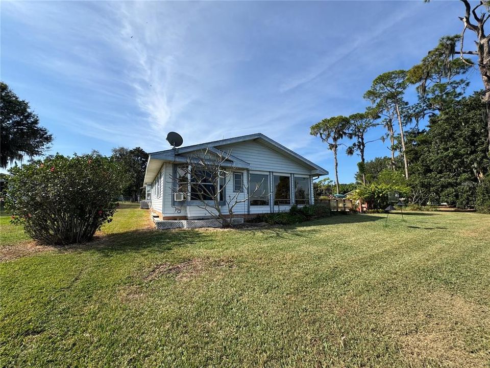 For Sale: $355,000 (3 beds, 2 baths, 1260 Square Feet)