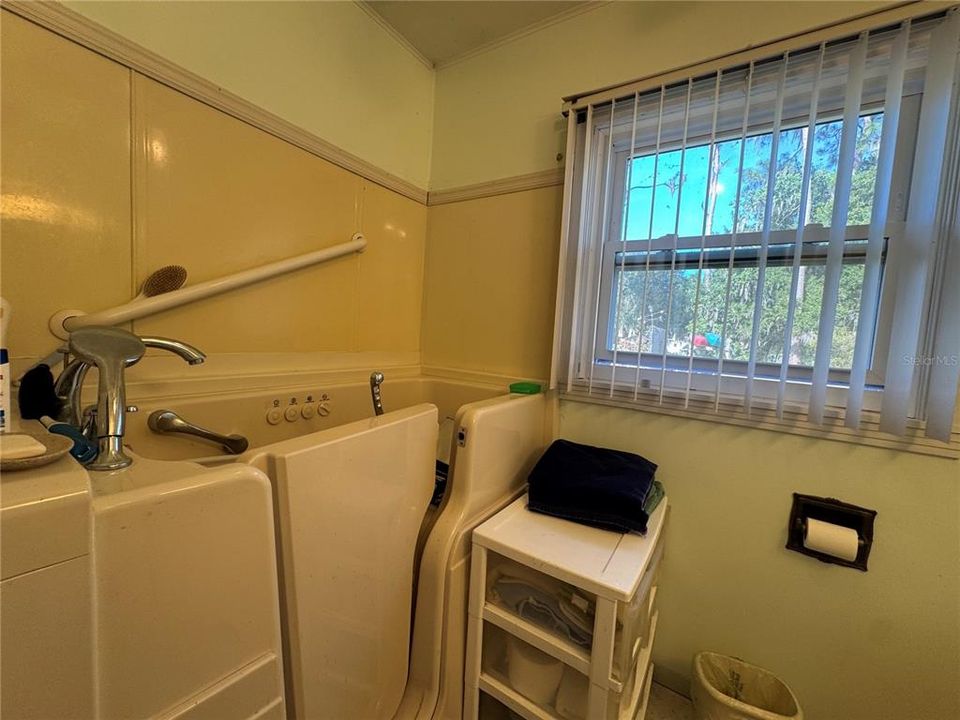 For Sale: $355,000 (3 beds, 2 baths, 1260 Square Feet)