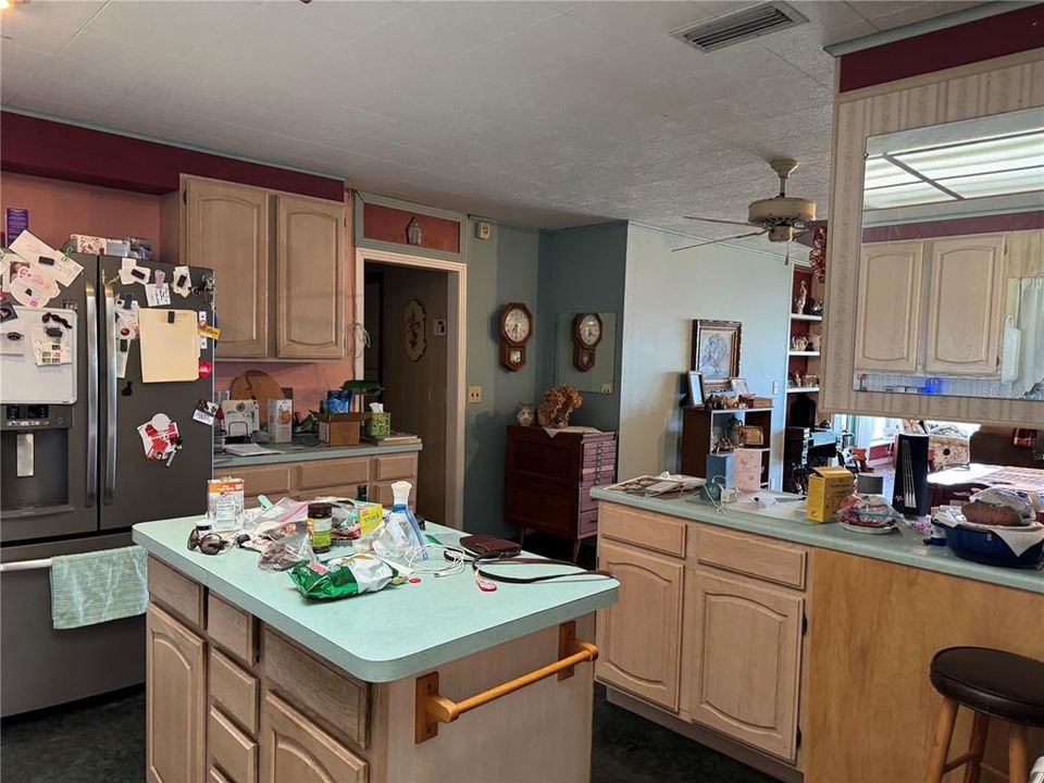 For Sale: $355,000 (3 beds, 2 baths, 1260 Square Feet)