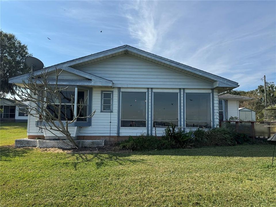 For Sale: $355,000 (3 beds, 2 baths, 1260 Square Feet)