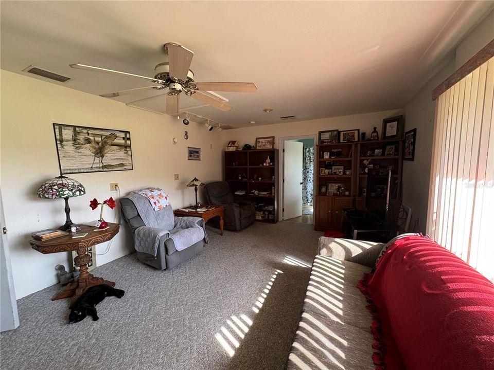 For Sale: $355,000 (3 beds, 2 baths, 1260 Square Feet)