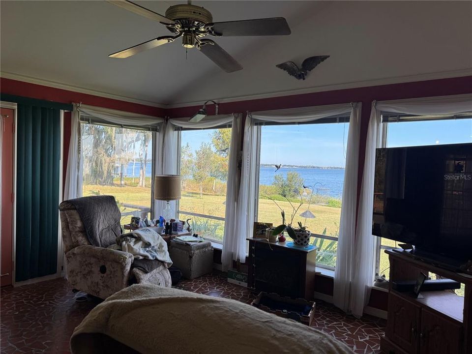 For Sale: $355,000 (3 beds, 2 baths, 1260 Square Feet)