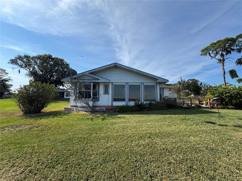 For Sale: $355,000 (3 beds, 2 baths, 1260 Square Feet)