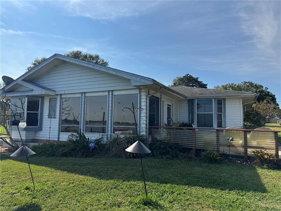 For Sale: $355,000 (3 beds, 2 baths, 1260 Square Feet)