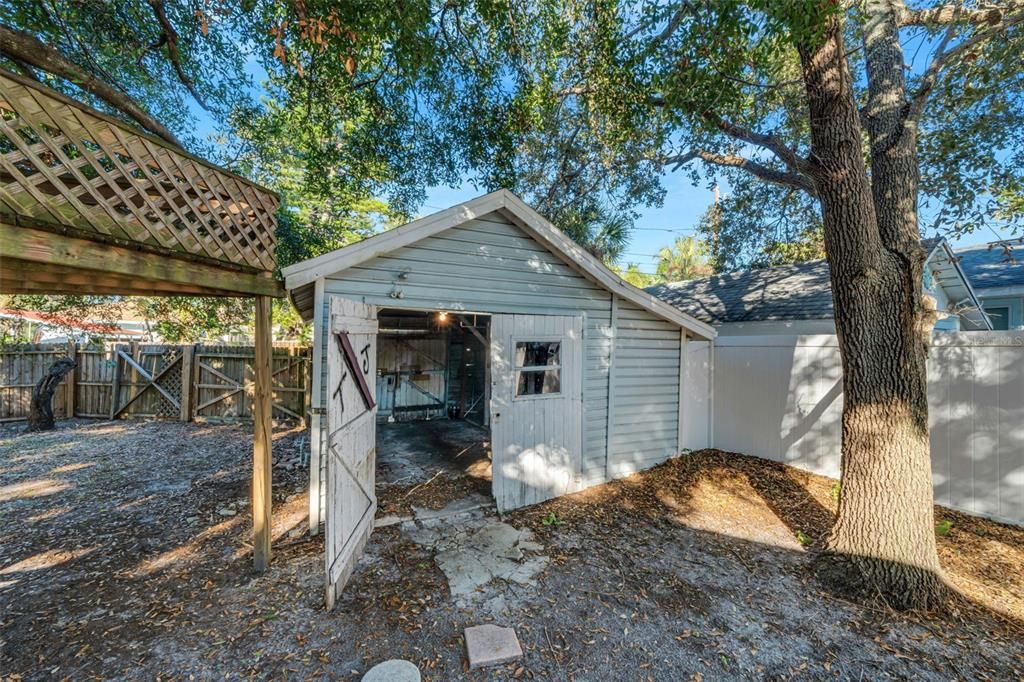 待售: $355,000 (2 贝兹, 1 浴室, 1077 平方英尺)