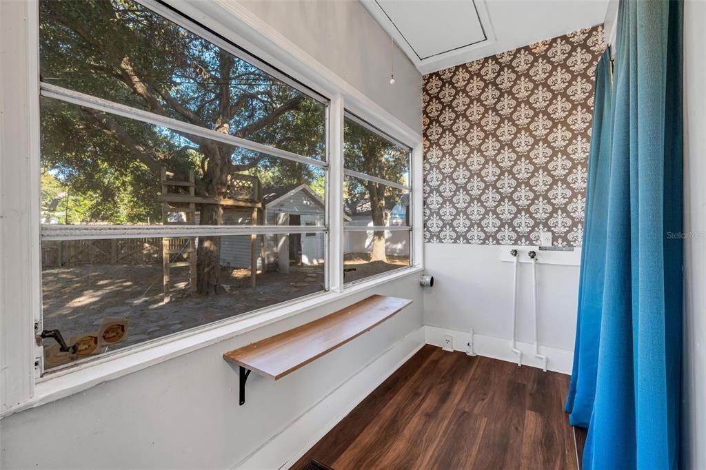 待售: $355,000 (2 贝兹, 1 浴室, 1077 平方英尺)