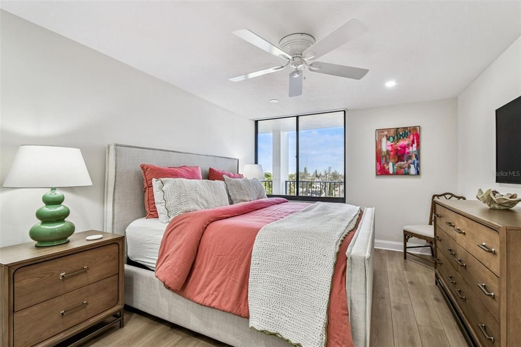 En Venta: $949,900 (2 camas, 2 baños, 1180 Pies cuadrados)