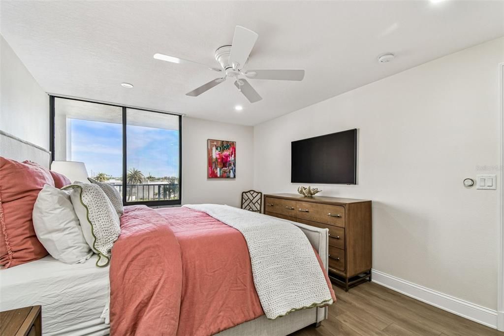 En Venta: $949,900 (2 camas, 2 baños, 1180 Pies cuadrados)