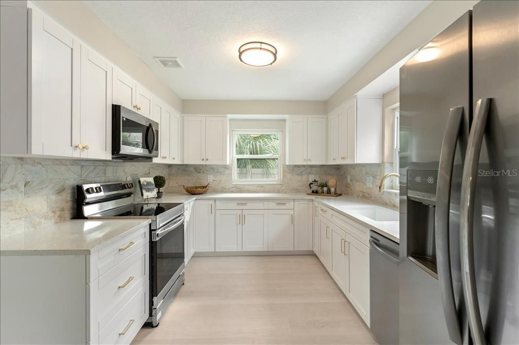 For Sale: $374,900 (3 beds, 1 baths, 1216 Square Feet)