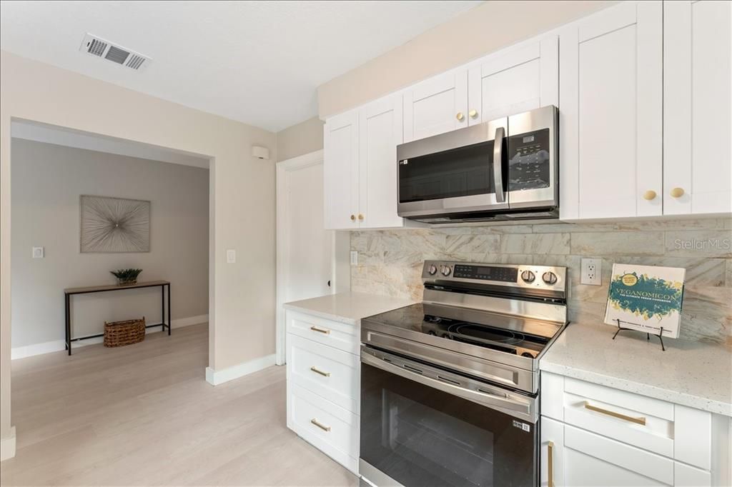 For Sale: $374,900 (3 beds, 1 baths, 1216 Square Feet)