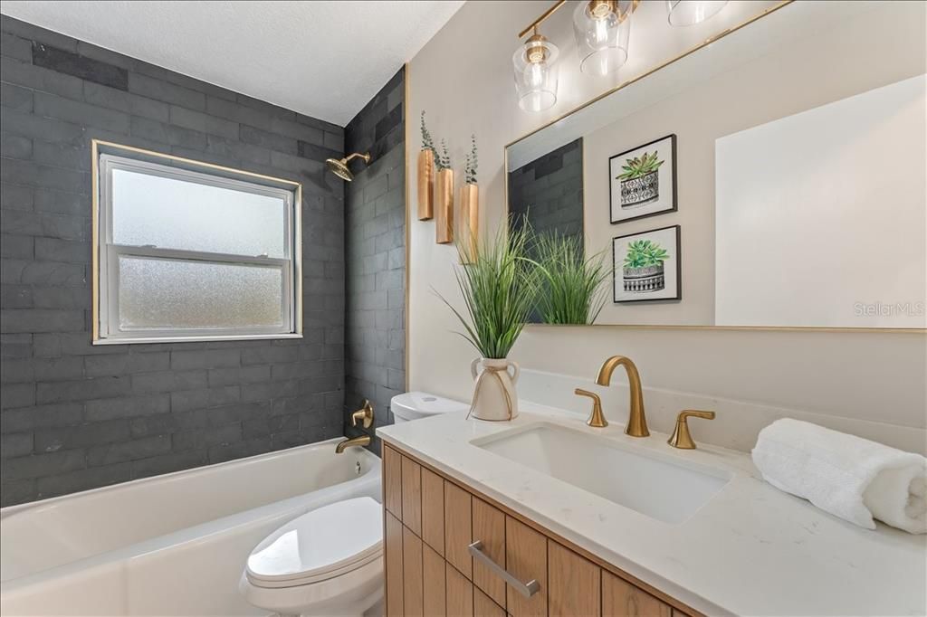 For Sale: $374,900 (3 beds, 1 baths, 1216 Square Feet)