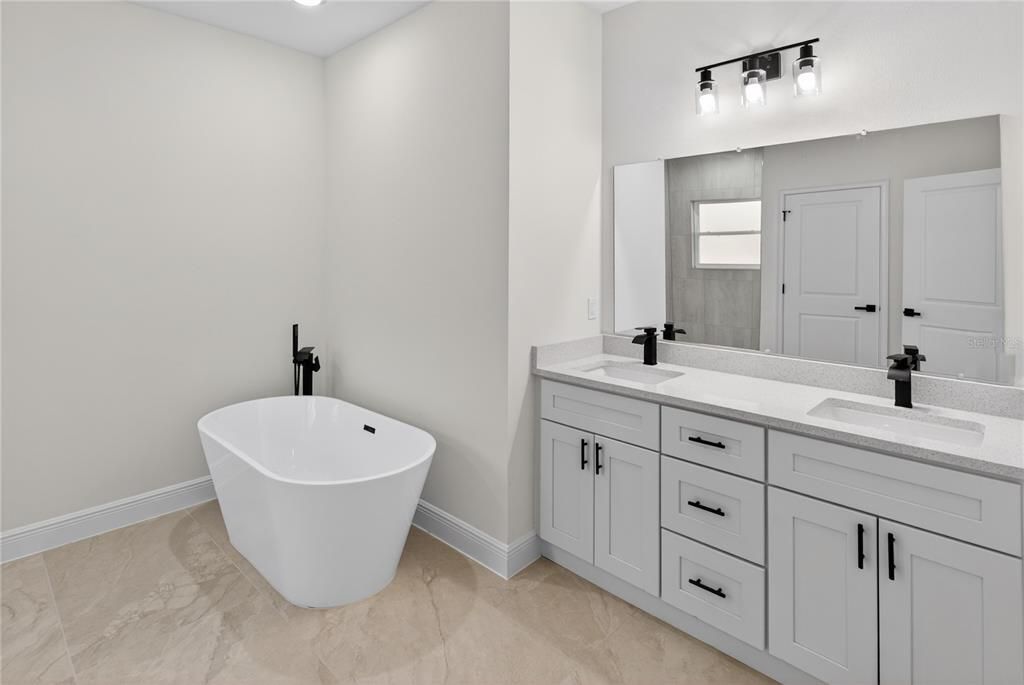 En Renta: $2,100 (3 camas, 2 baños, 1833 Pies cuadrados)