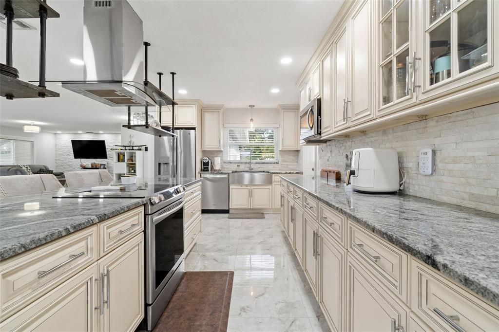 For Sale: $550,000 (4 beds, 2 baths, 1802 Square Feet)