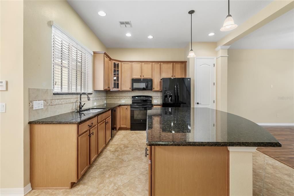 For Sale: $499,000 (2 beds, 2 baths, 1655 Square Feet)