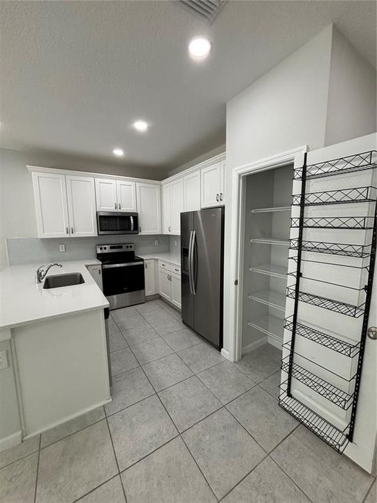 For Rent: $2,300 (3 beds, 2 baths, 1679 Square Feet)