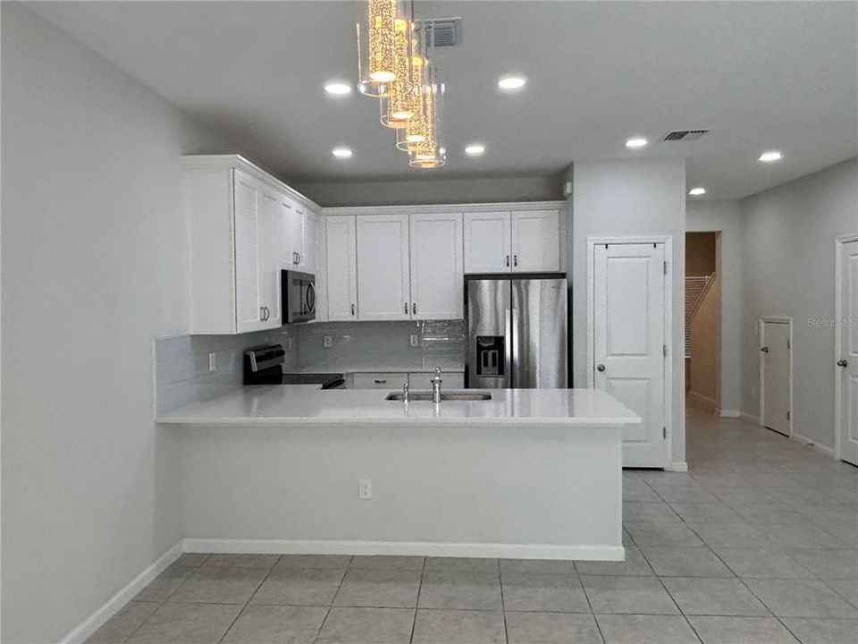 For Rent: $2,300 (3 beds, 2 baths, 1679 Square Feet)