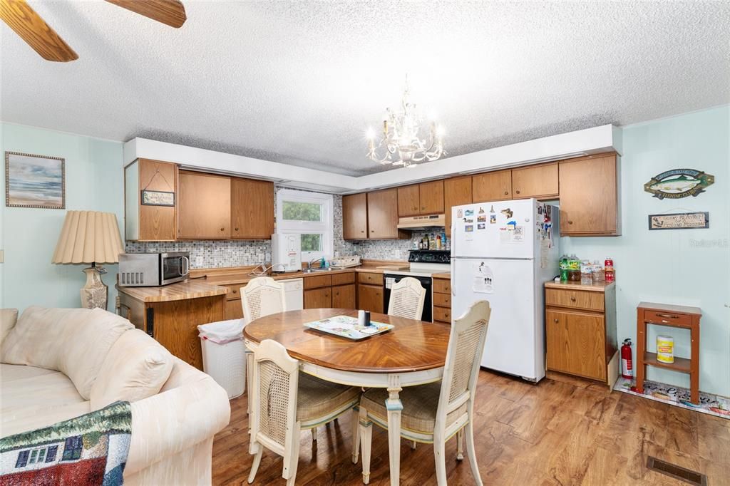 На продажу: $297,000 (2 спален, 2 ванн, 1516 Квадратных фут)