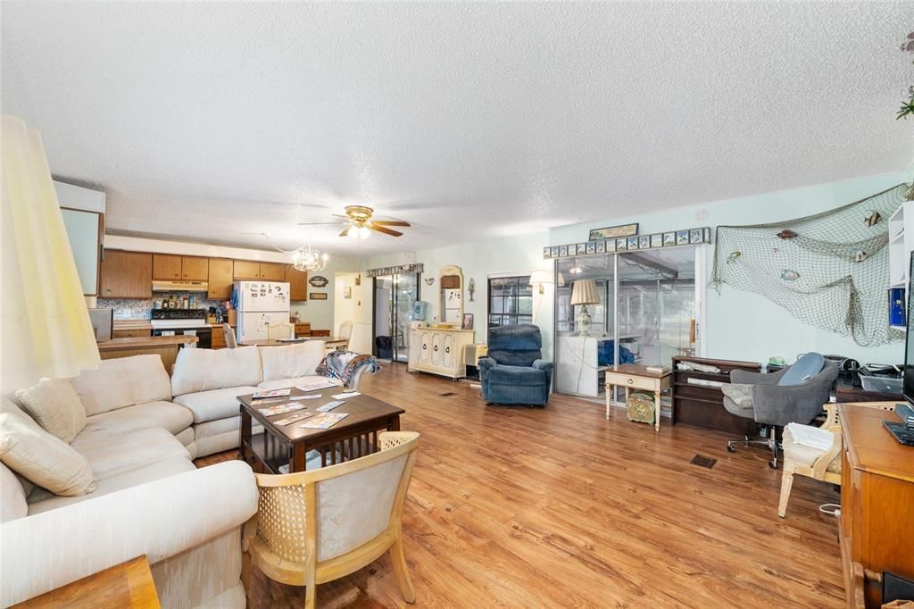 На продажу: $297,000 (2 спален, 2 ванн, 1516 Квадратных фут)