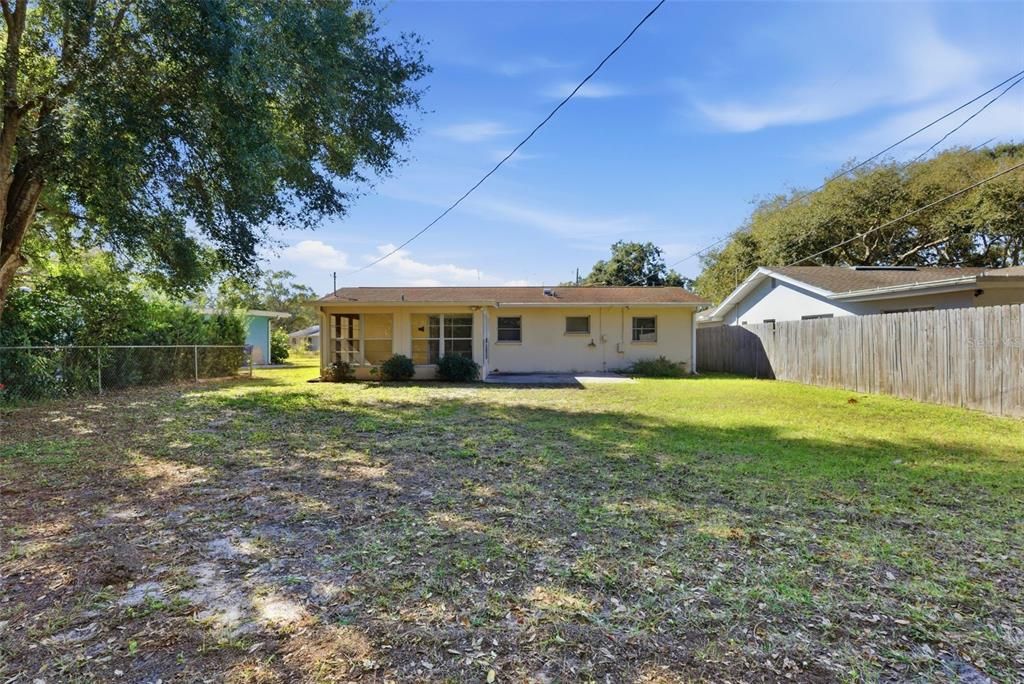 На продажу: $330,000 (2 спален, 1 ванн, 864 Квадратных фут)