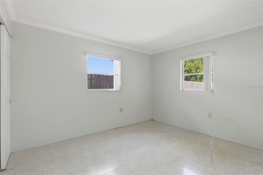 На продажу: $330,000 (2 спален, 1 ванн, 864 Квадратных фут)