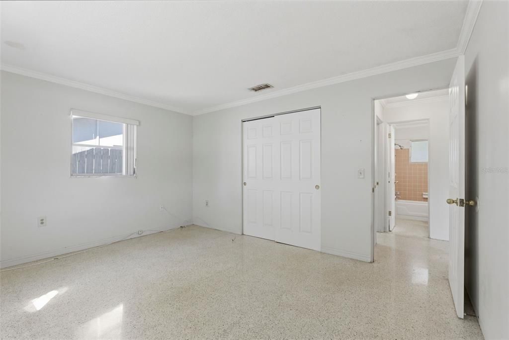 На продажу: $330,000 (2 спален, 1 ванн, 864 Квадратных фут)