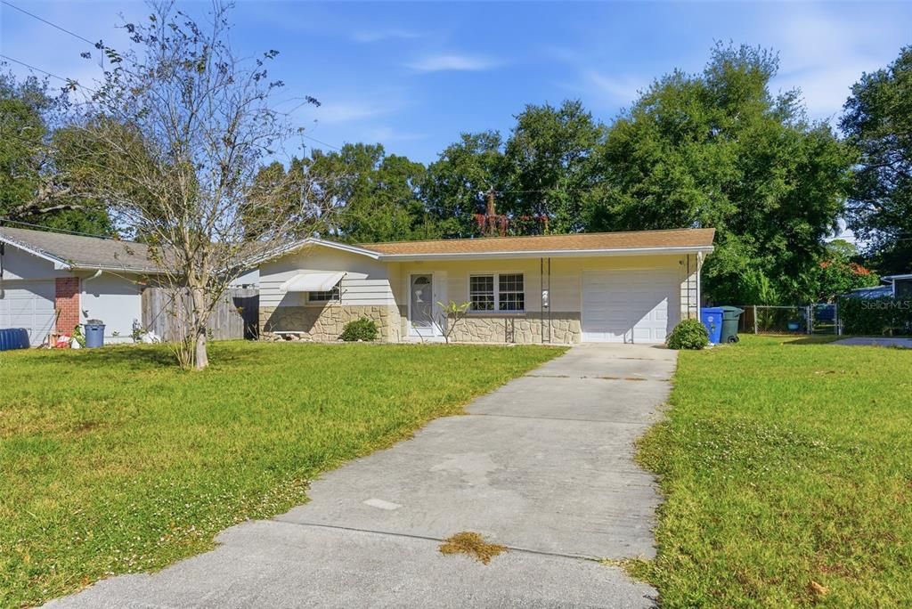 На продажу: $330,000 (2 спален, 1 ванн, 864 Квадратных фут)