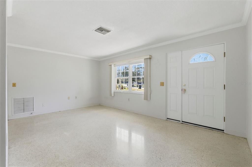 На продажу: $330,000 (2 спален, 1 ванн, 864 Квадратных фут)