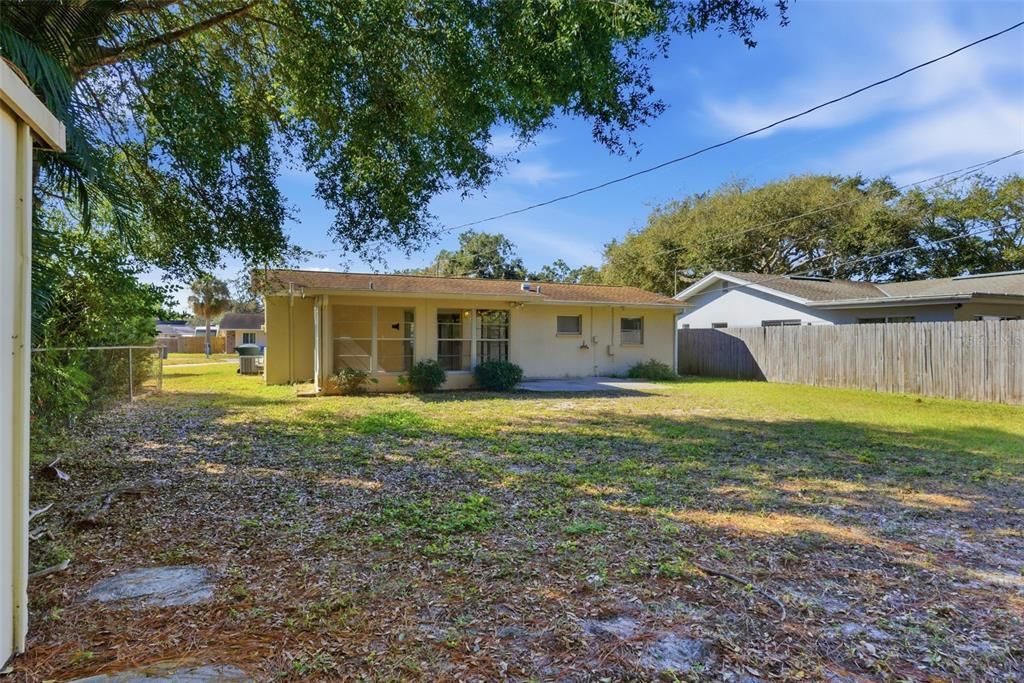 На продажу: $330,000 (2 спален, 1 ванн, 864 Квадратных фут)