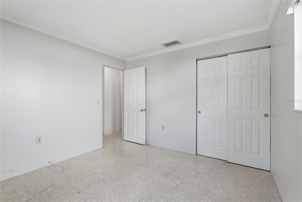 На продажу: $330,000 (2 спален, 1 ванн, 864 Квадратных фут)