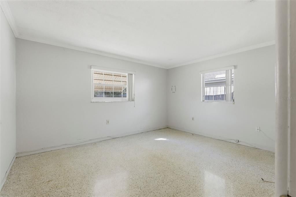 На продажу: $330,000 (2 спален, 1 ванн, 864 Квадратных фут)