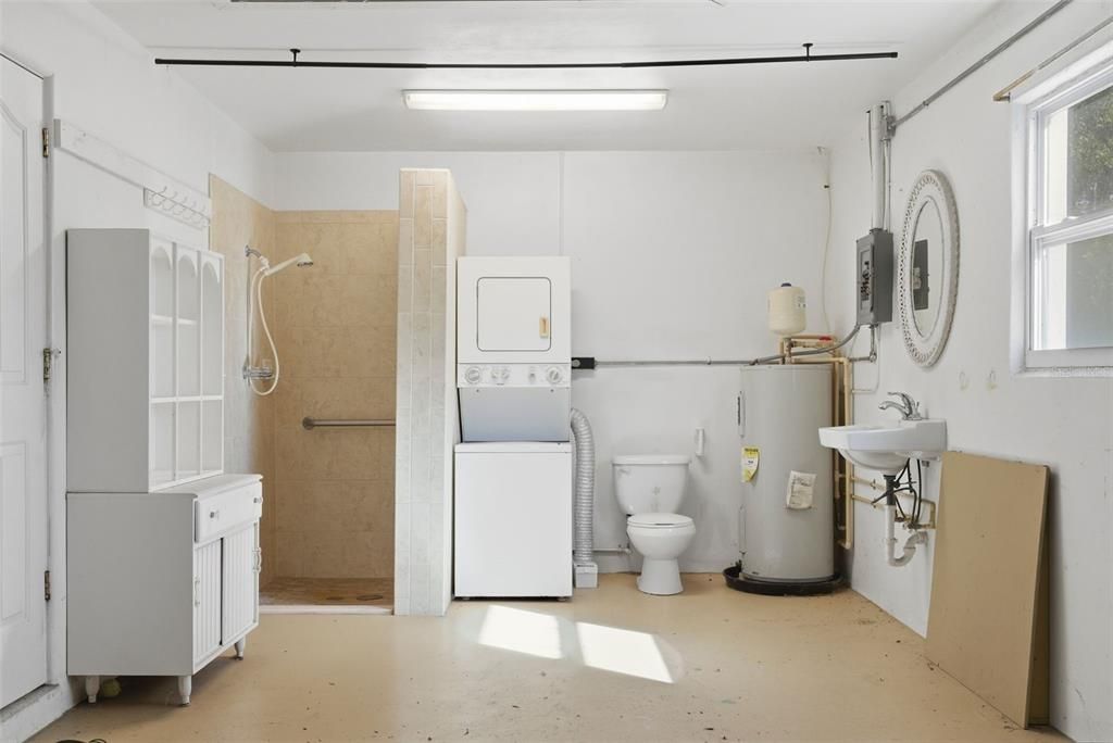 На продажу: $330,000 (2 спален, 1 ванн, 864 Квадратных фут)