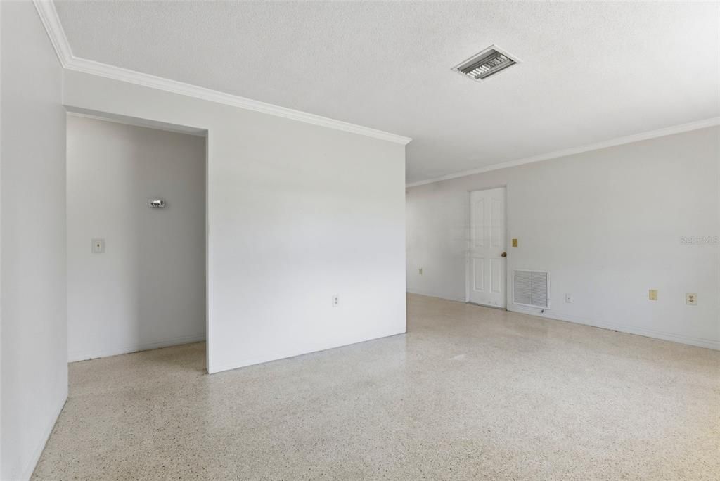 На продажу: $330,000 (2 спален, 1 ванн, 864 Квадратных фут)