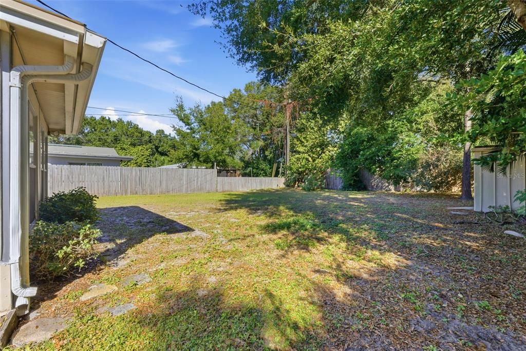 На продажу: $330,000 (2 спален, 1 ванн, 864 Квадратных фут)