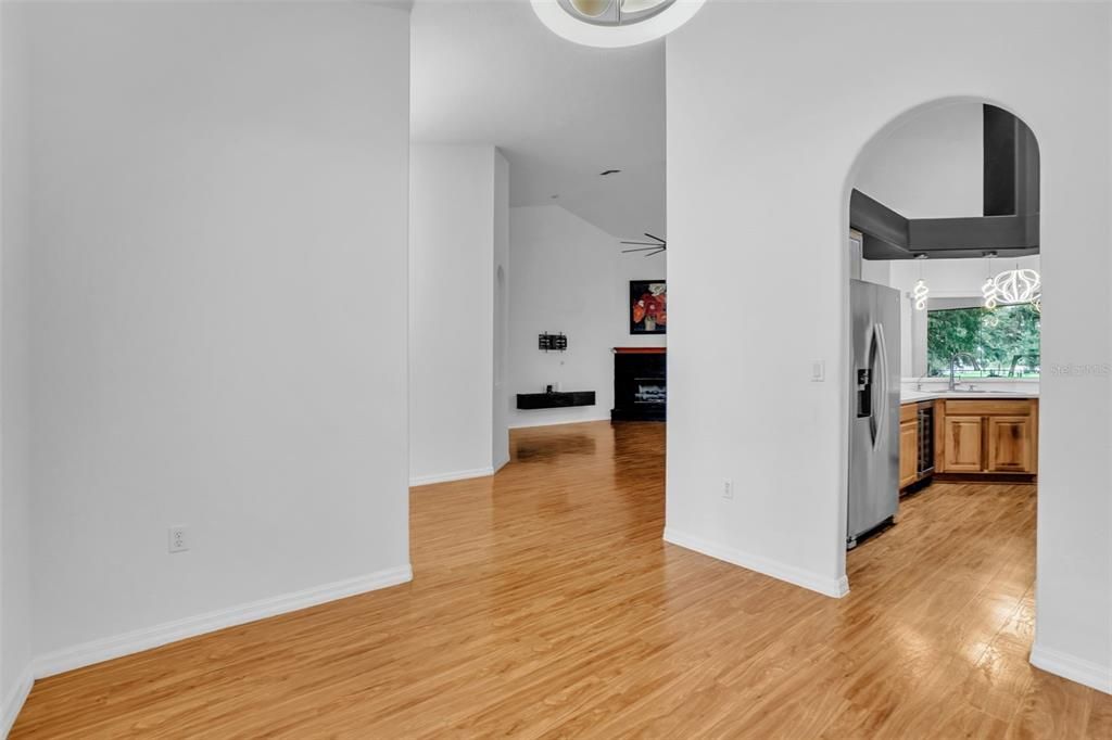 En Venta: $550,000 (4 camas, 2 baños, 2196 Pies cuadrados)