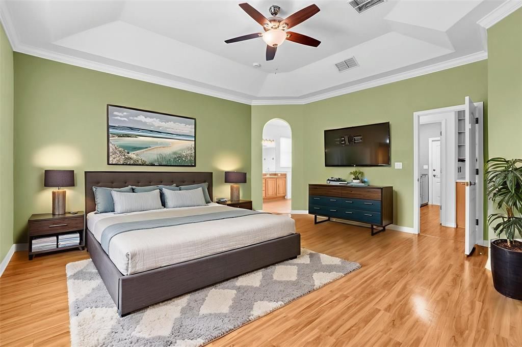 En Venta: $550,000 (4 camas, 2 baños, 2196 Pies cuadrados)