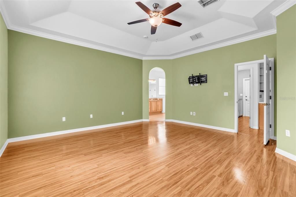 En Venta: $550,000 (4 camas, 2 baños, 2196 Pies cuadrados)