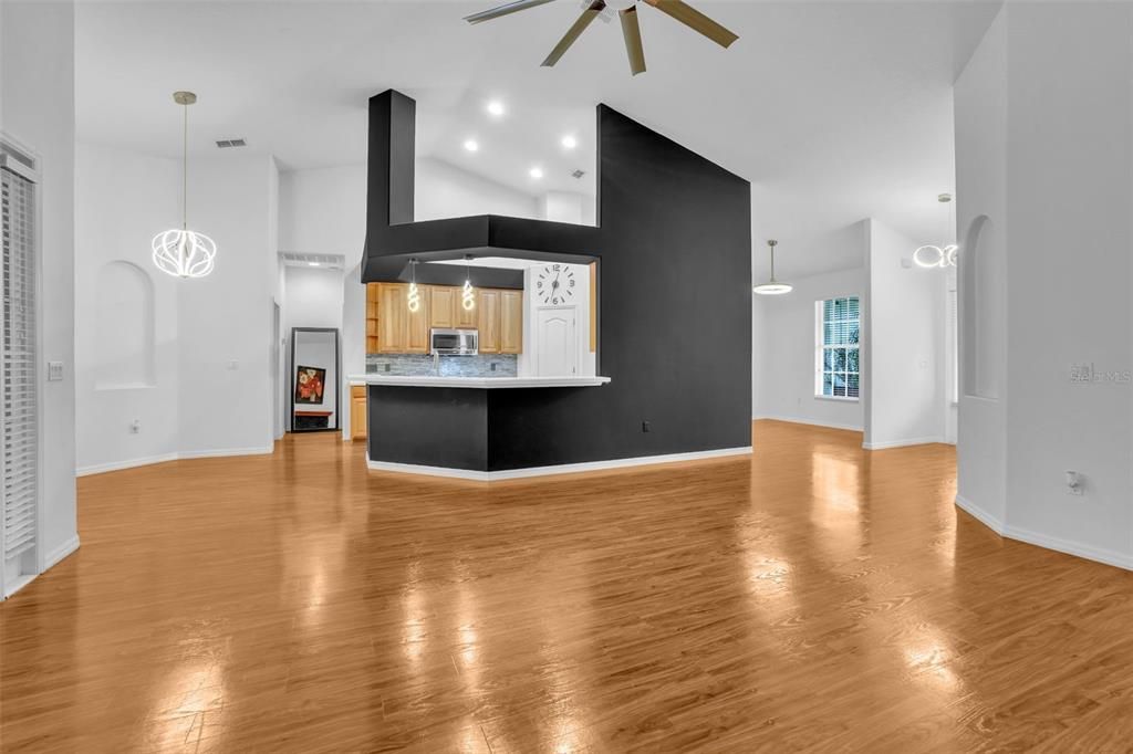 En Venta: $550,000 (4 camas, 2 baños, 2196 Pies cuadrados)