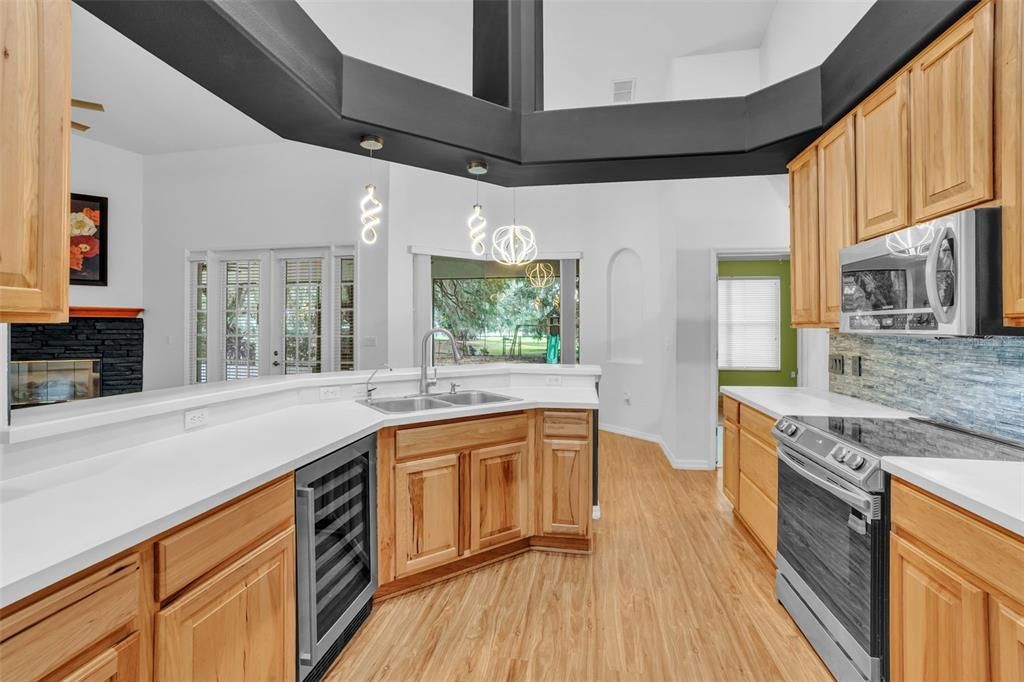 En Venta: $550,000 (4 camas, 2 baños, 2196 Pies cuadrados)