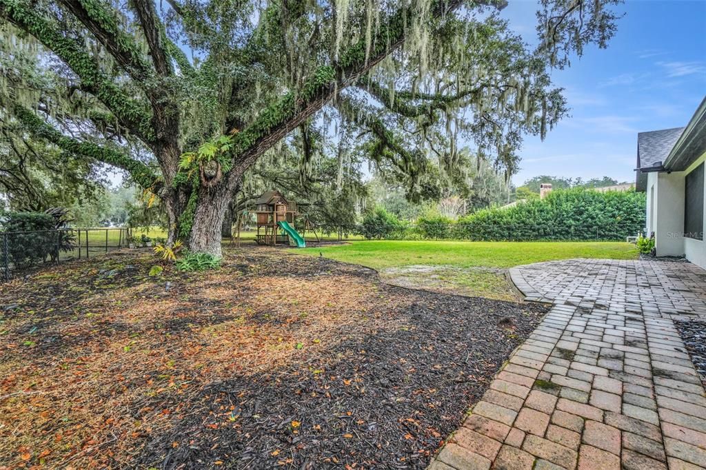 En Venta: $550,000 (4 camas, 2 baños, 2196 Pies cuadrados)