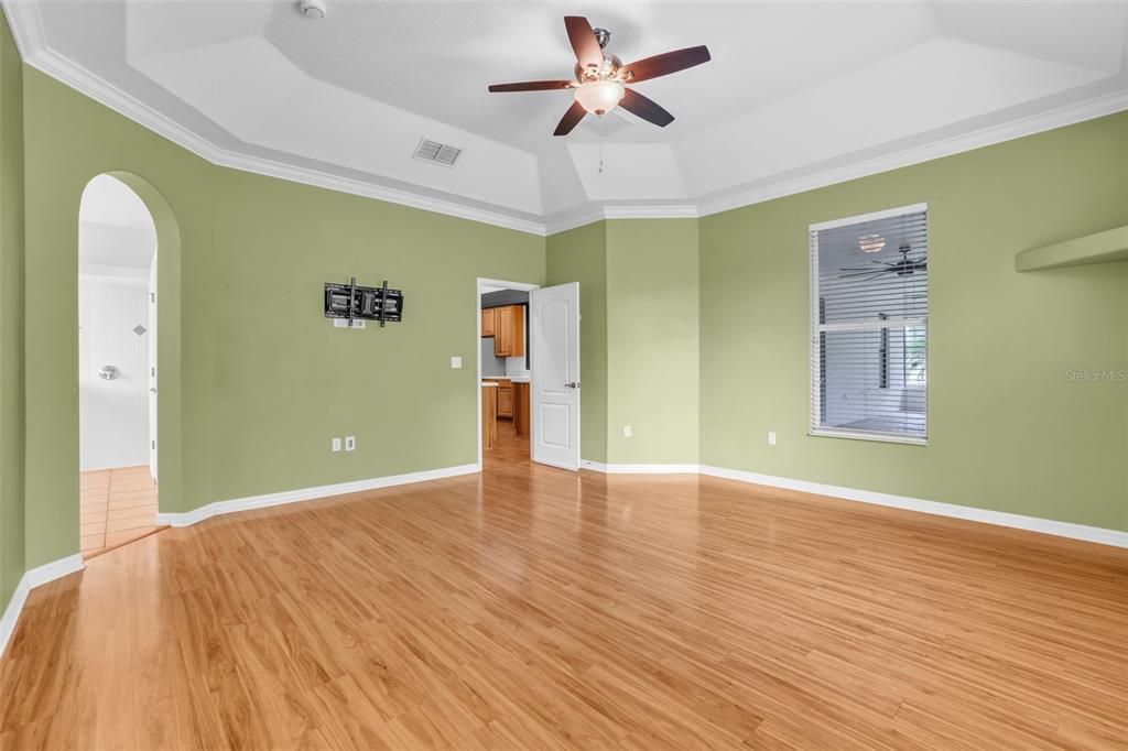 En Venta: $550,000 (4 camas, 2 baños, 2196 Pies cuadrados)