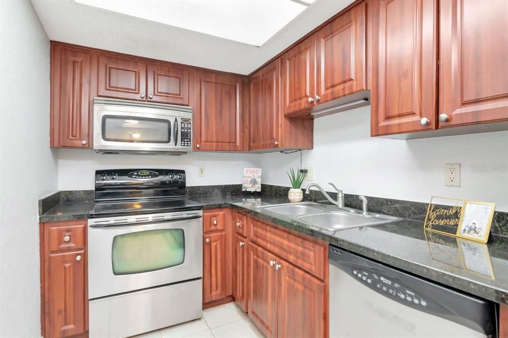 En Venta: $179,900 (2 camas, 2 baños, 834 Pies cuadrados)