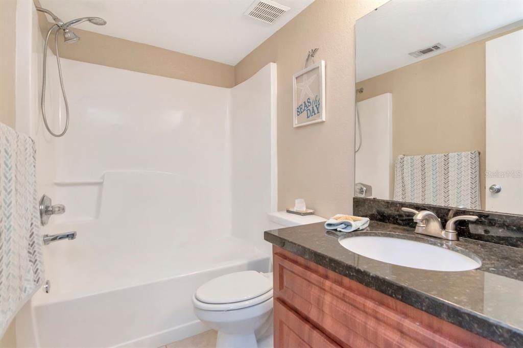 En Venta: $179,900 (2 camas, 2 baños, 834 Pies cuadrados)