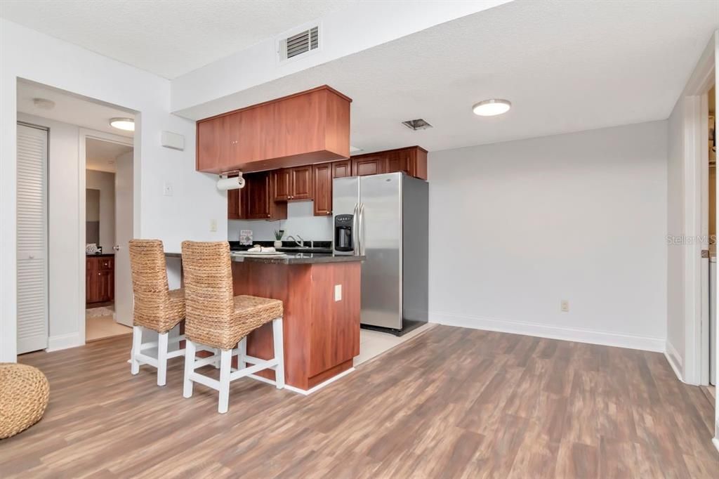 En Venta: $179,900 (2 camas, 2 baños, 834 Pies cuadrados)