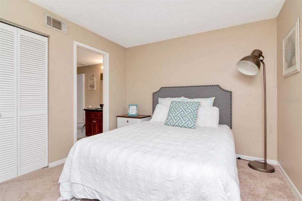 En Venta: $179,900 (2 camas, 2 baños, 834 Pies cuadrados)