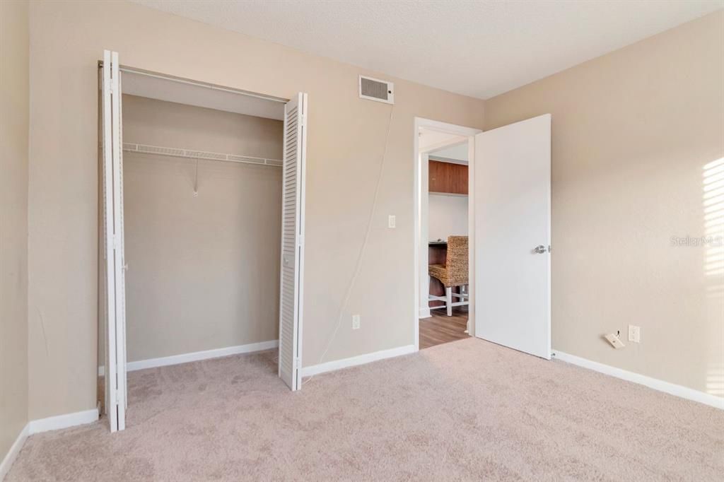 En Venta: $179,900 (2 camas, 2 baños, 834 Pies cuadrados)