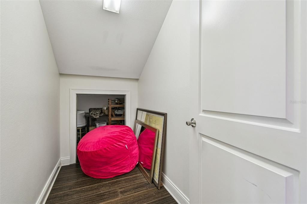 For Sale: $989,000 (3 beds, 2 baths, 2098 Square Feet)