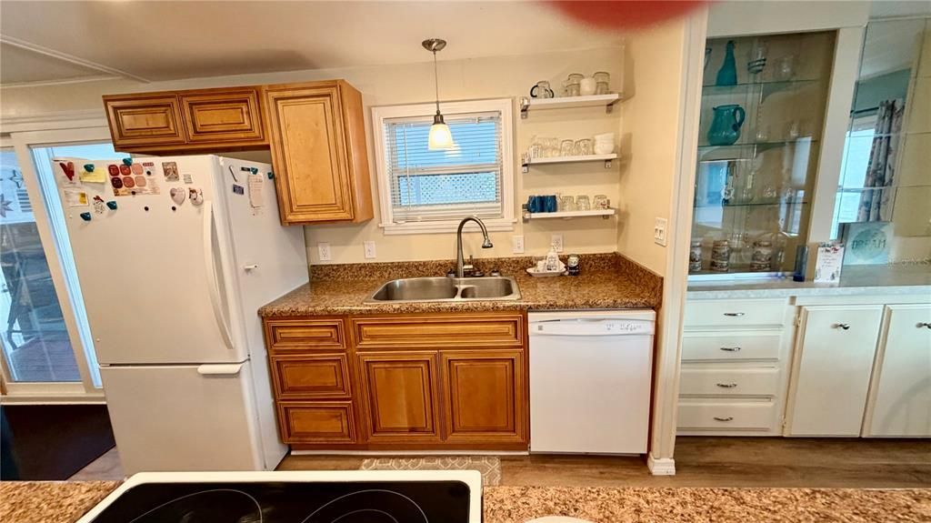 For Sale: $139,900 (2 beds, 2 baths, 1152 Square Feet)