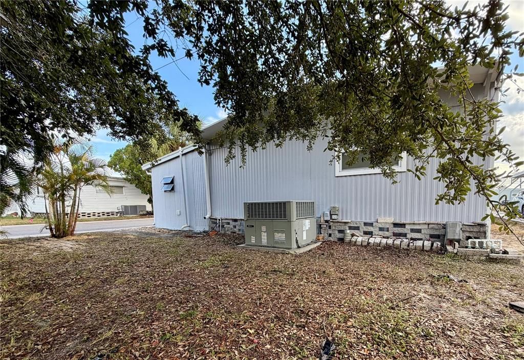 For Sale: $139,900 (2 beds, 2 baths, 1152 Square Feet)